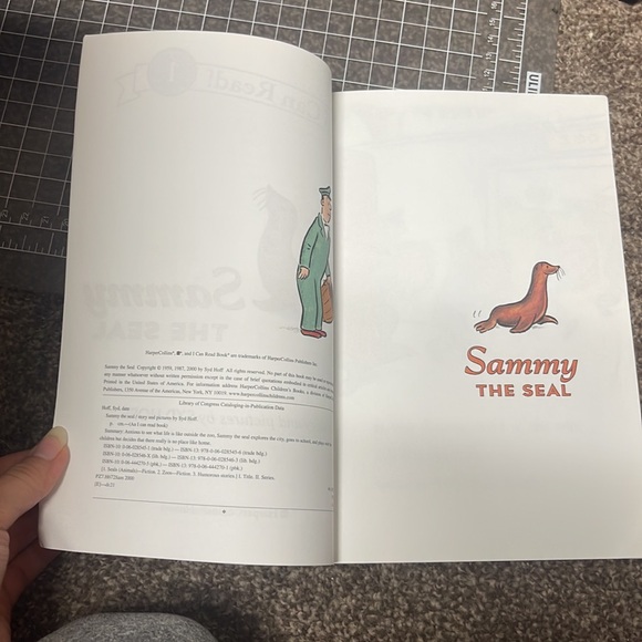 Mac & Cheese and Sammy the Seal level 1 reader books - Picture 14 of 16